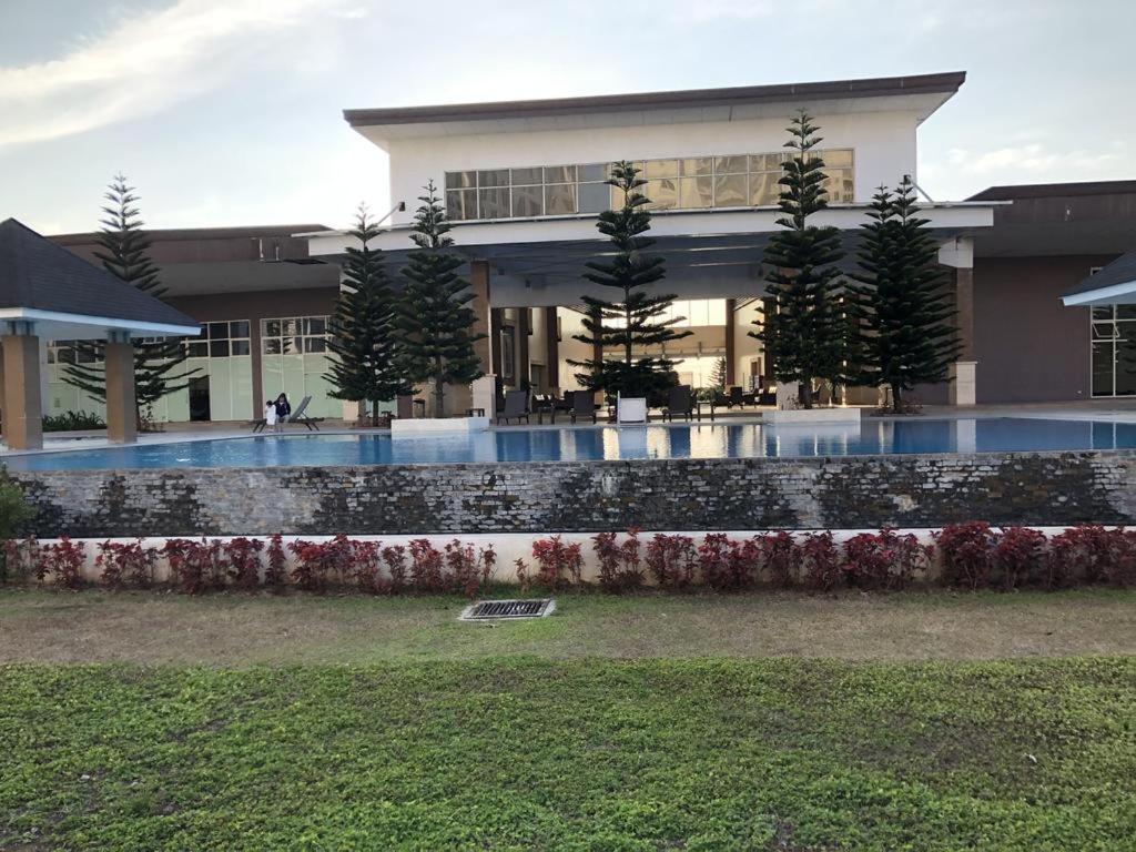 Smdc Tagaytay Taal Lake Condo Cook Netflix No Balcony No Free Parking 따가이따이 외부 사진
